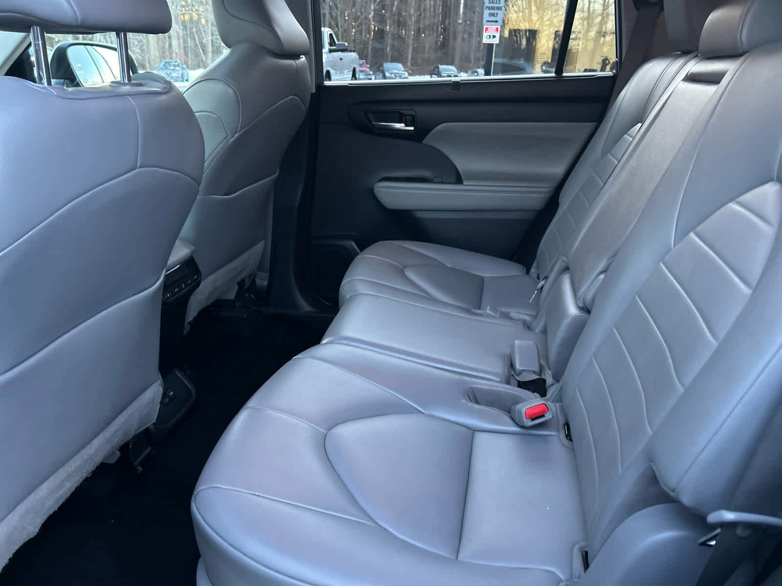 Used 2022 Toyota Highlander XLE image 36