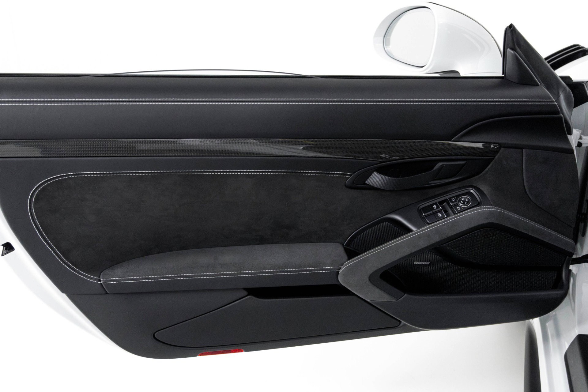 Used 2018 Porsche 911 GT2 RS image 32