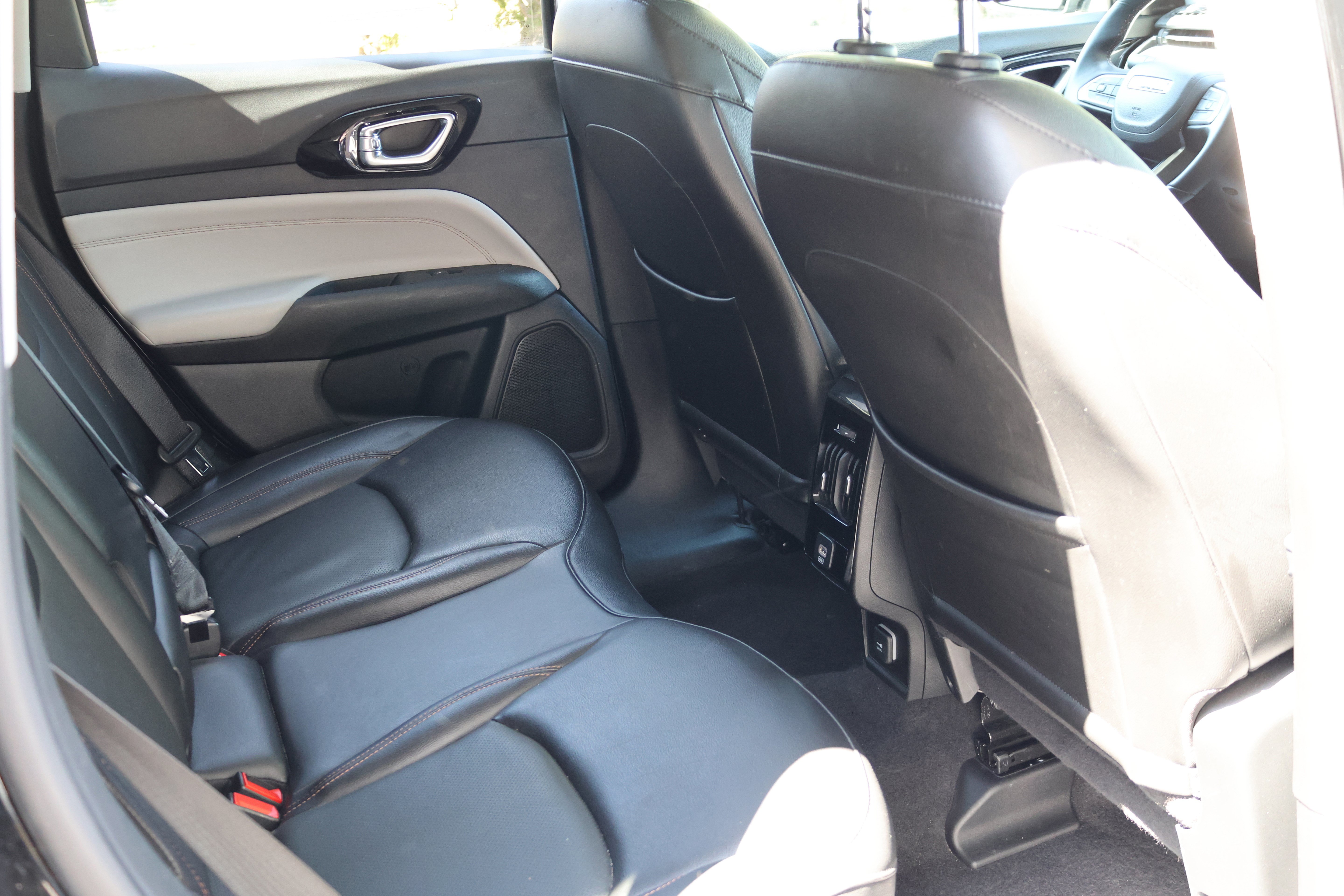 Used 2022 Jeep Compass Limited AWD/4WD image 19