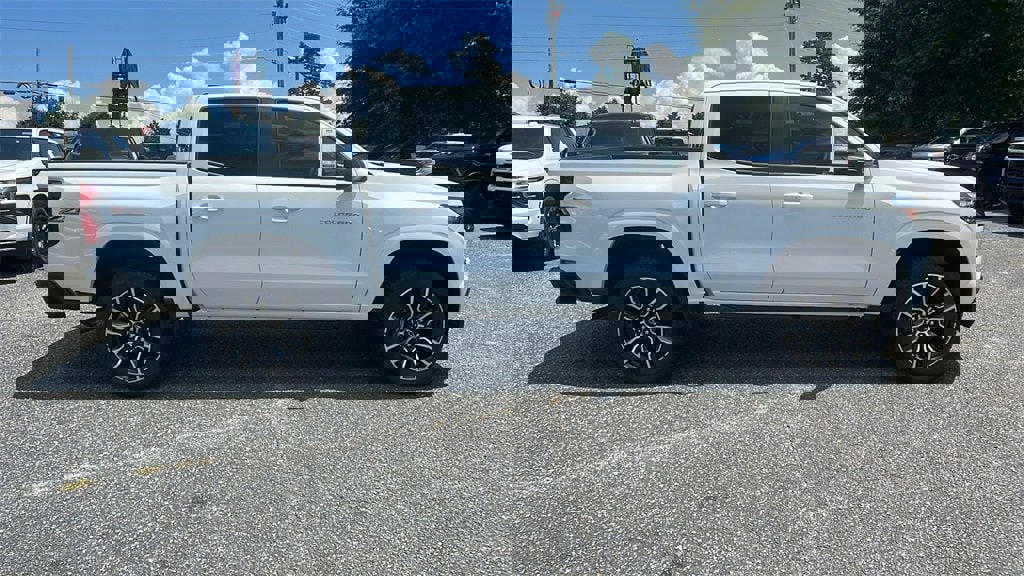 New 2025 Chevrolet Colorado Z71 image 4