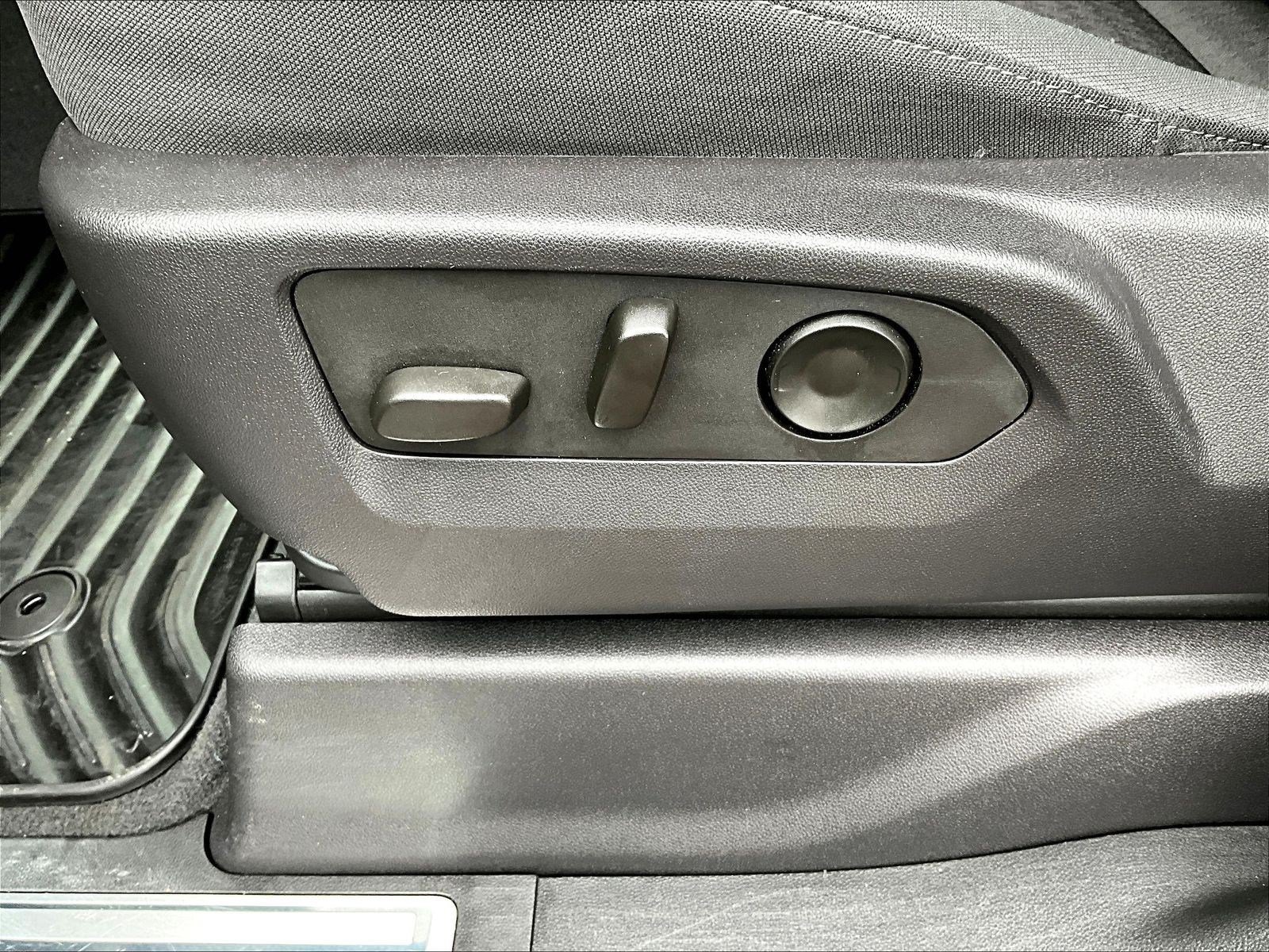 Used 2024 Chevrolet Silverado 1500 LT AWD/4WD image 36