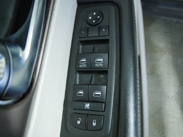 Used 2022 Chrysler Voyager LX FWD image 22