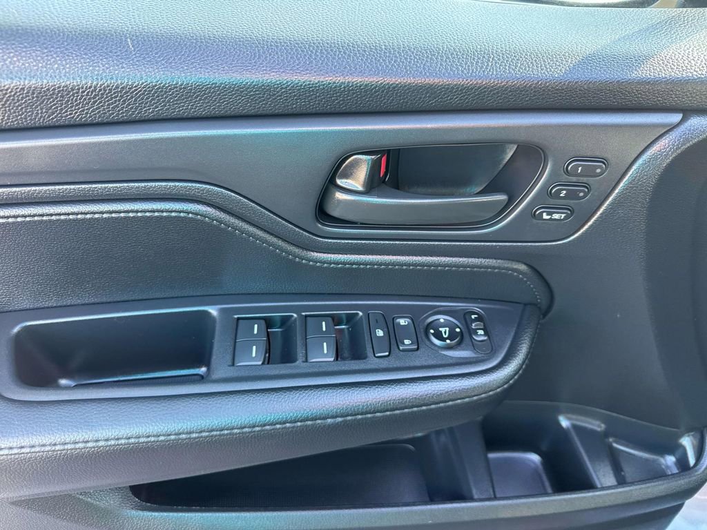 Used 2025 Honda Odyssey EX-L image 28