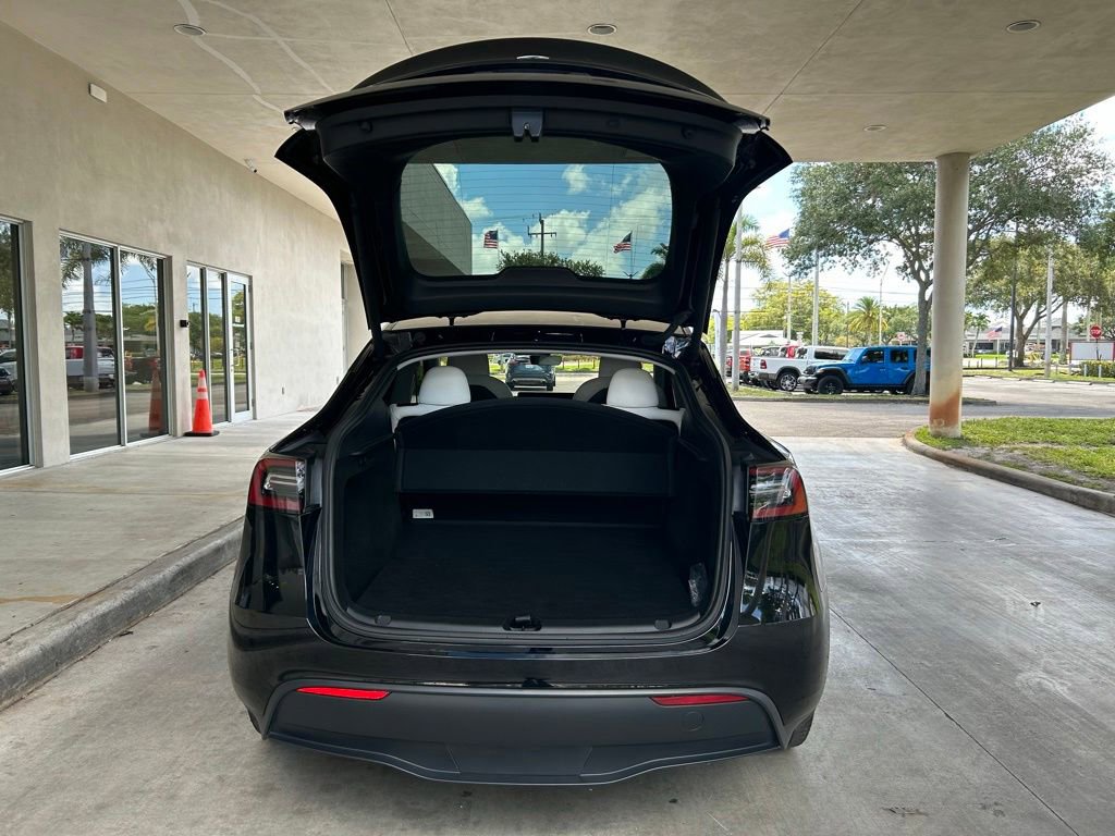 Used 2024 Tesla Model Y Long Range AWD/4WD image 29
