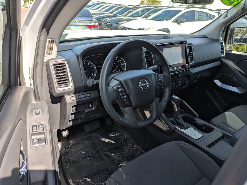 Used 2024 Nissan Frontier SV w/ SV Convenience Package image 14