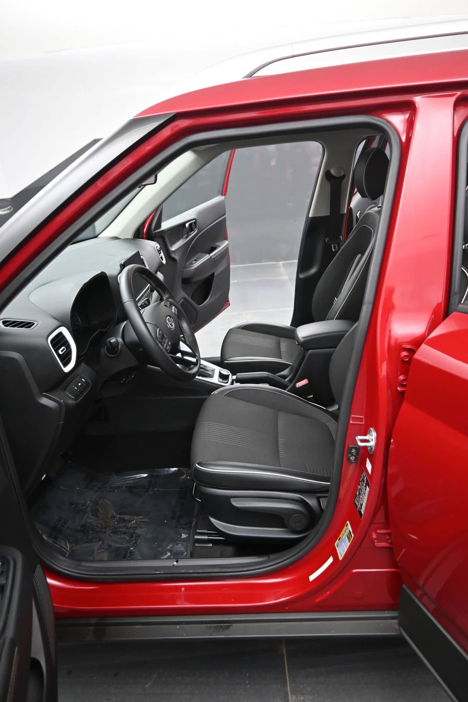 Used 2022 Hyundai Venue Limited FWD image 15