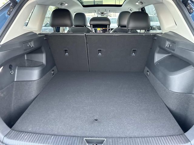 Used 2025 Volkswagen Tiguan SE w/ Panoramic Sunroof Package image 5