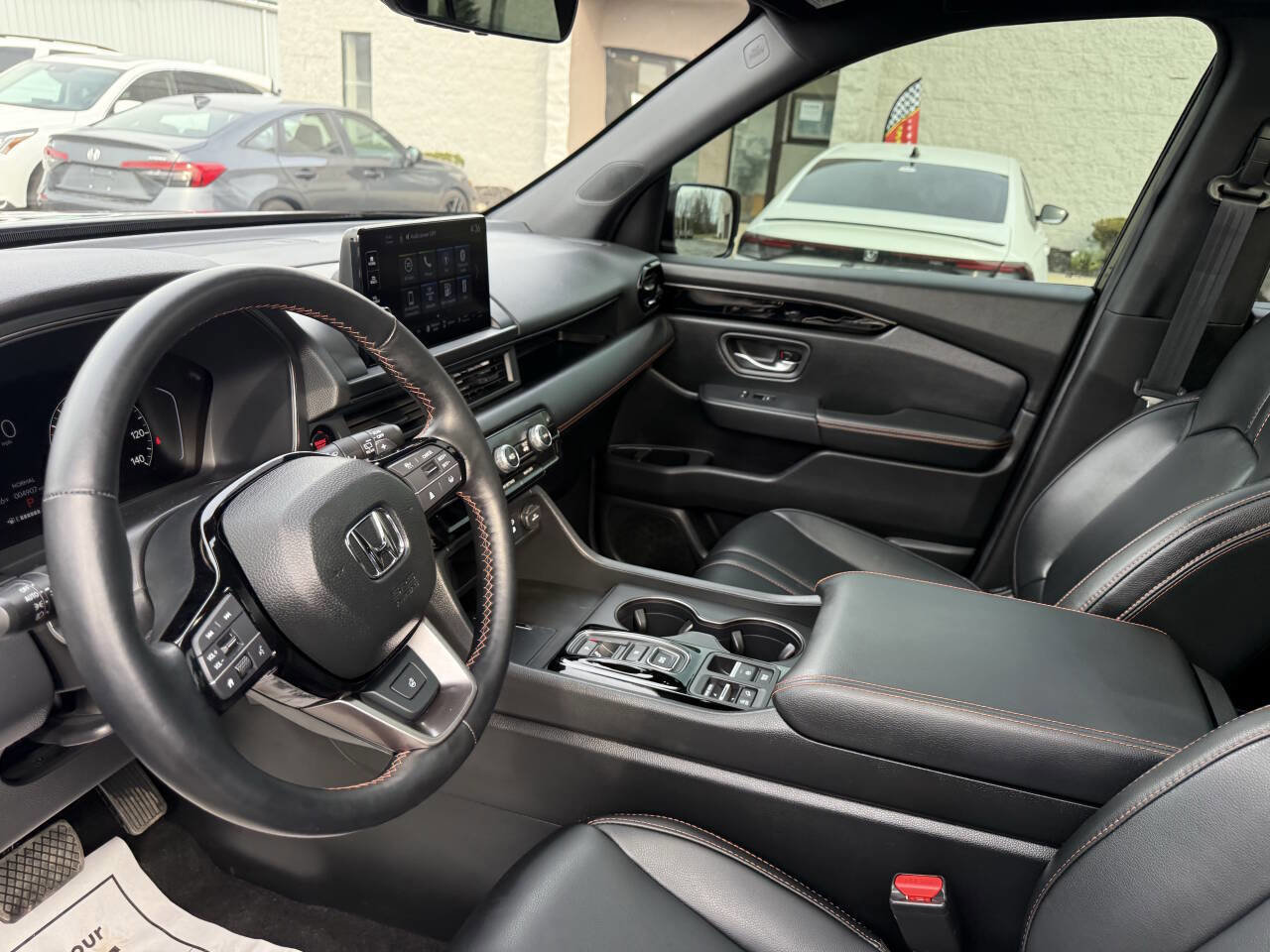 Used 2025 Honda Pilot TrailSport image 18