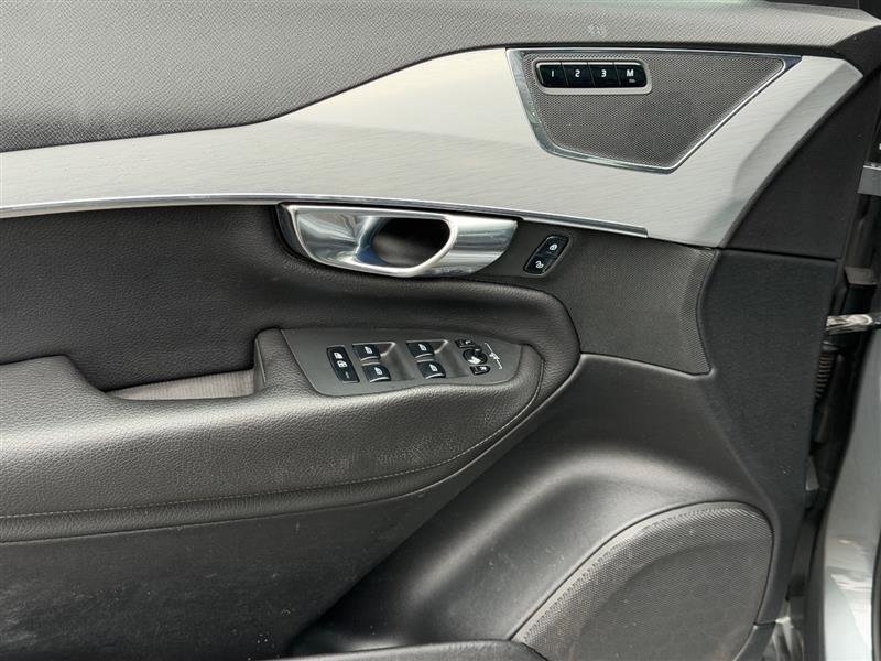 Used 2016 Volvo XC90 T6 Momentum image 25