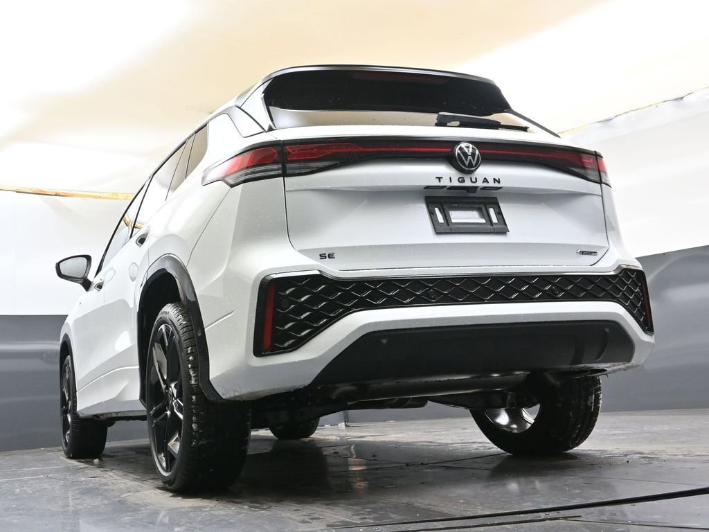 New 2026 Volkswagen Tiguan SE R-Line image 32