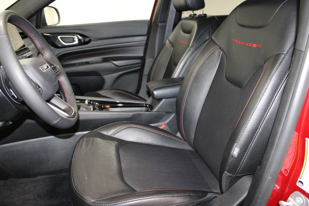 Used 2025 Jeep Compass Trailhawk image 14