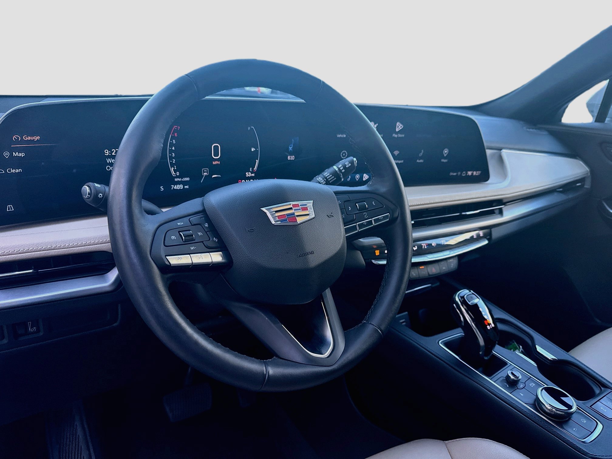 Used 2024 Cadillac XT4 Luxury w/ Cold Weather Package FWD image 7