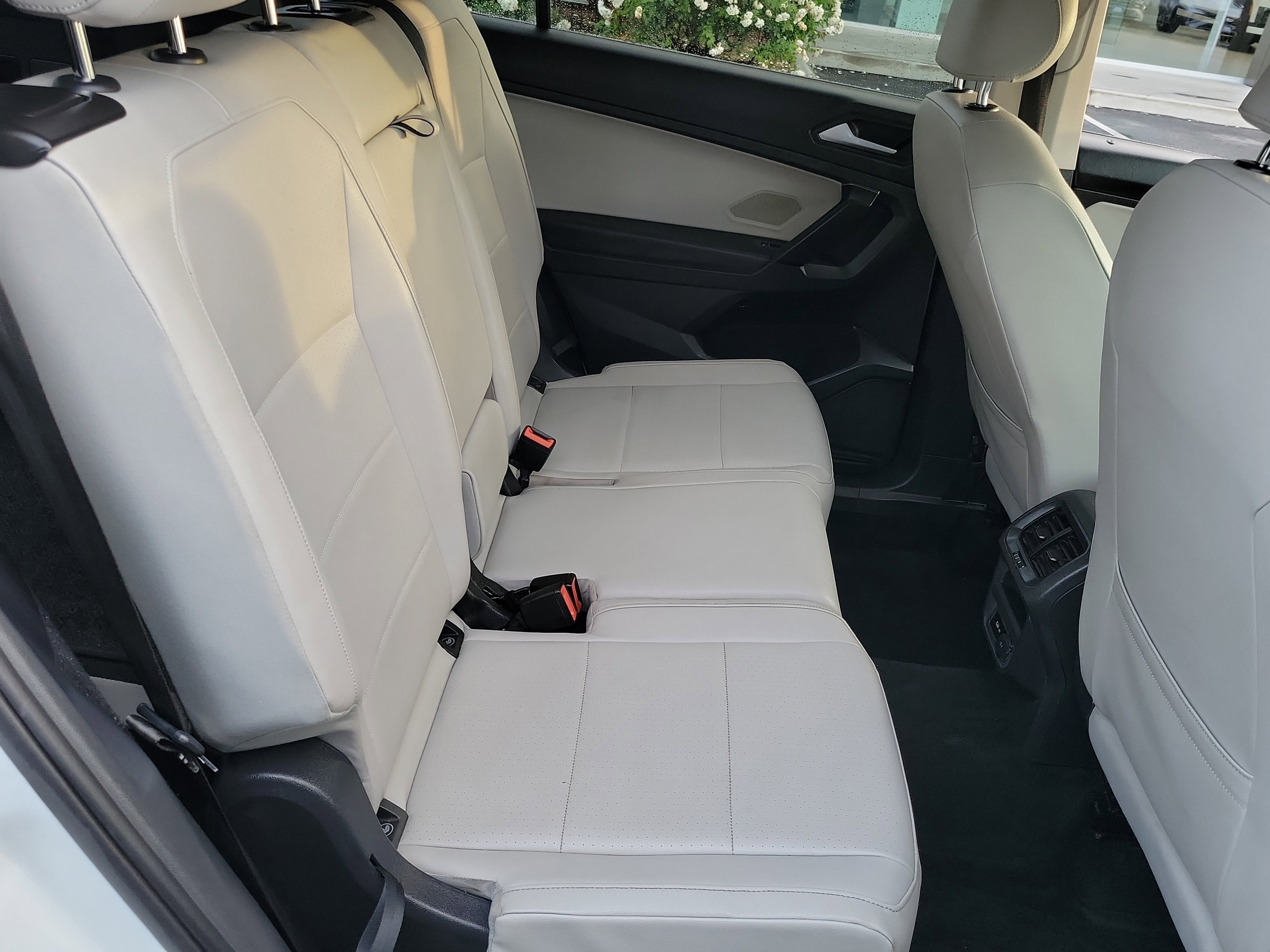 Used 2019 Volkswagen Tiguan SE w/ Panoramic Sunroof Package FWD image 24