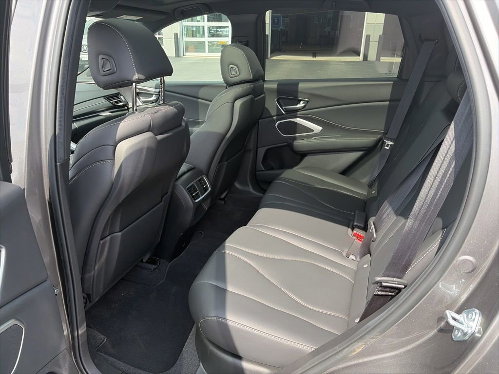 Used 2025 Acura RDX SH-AWD image 13
