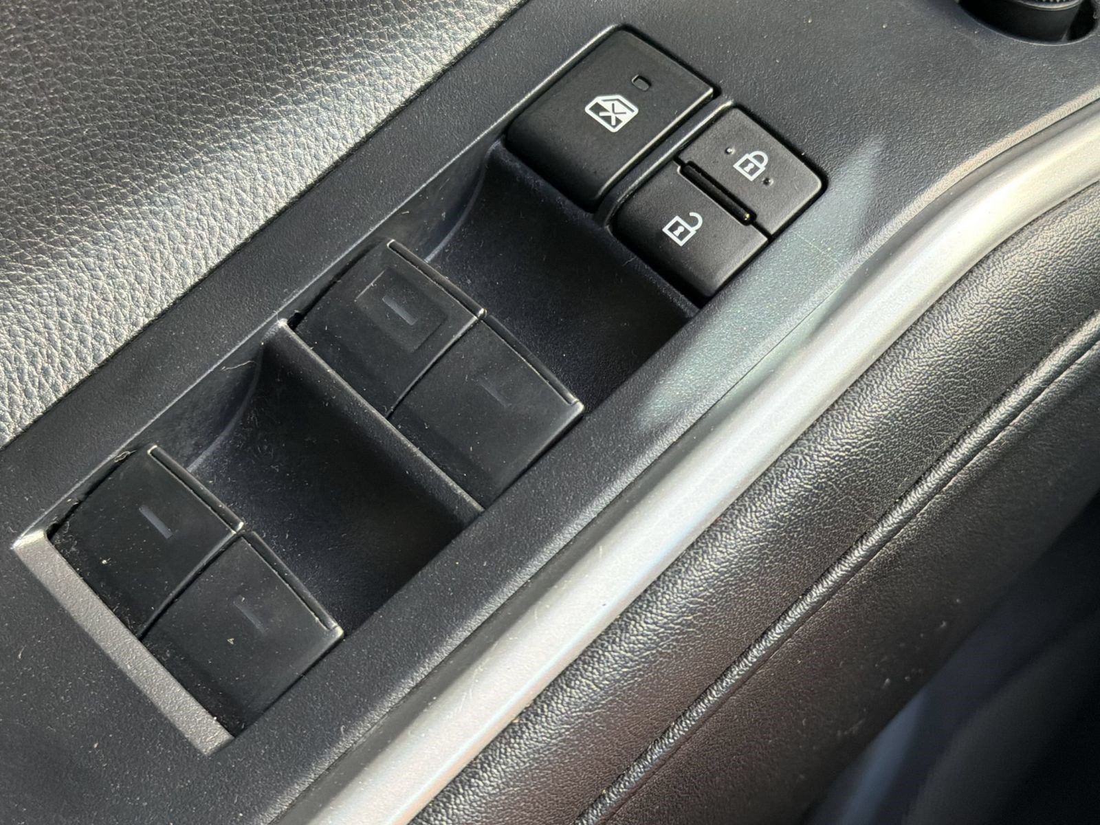 Used 2023 Toyota Highlander XLE FWD image 28