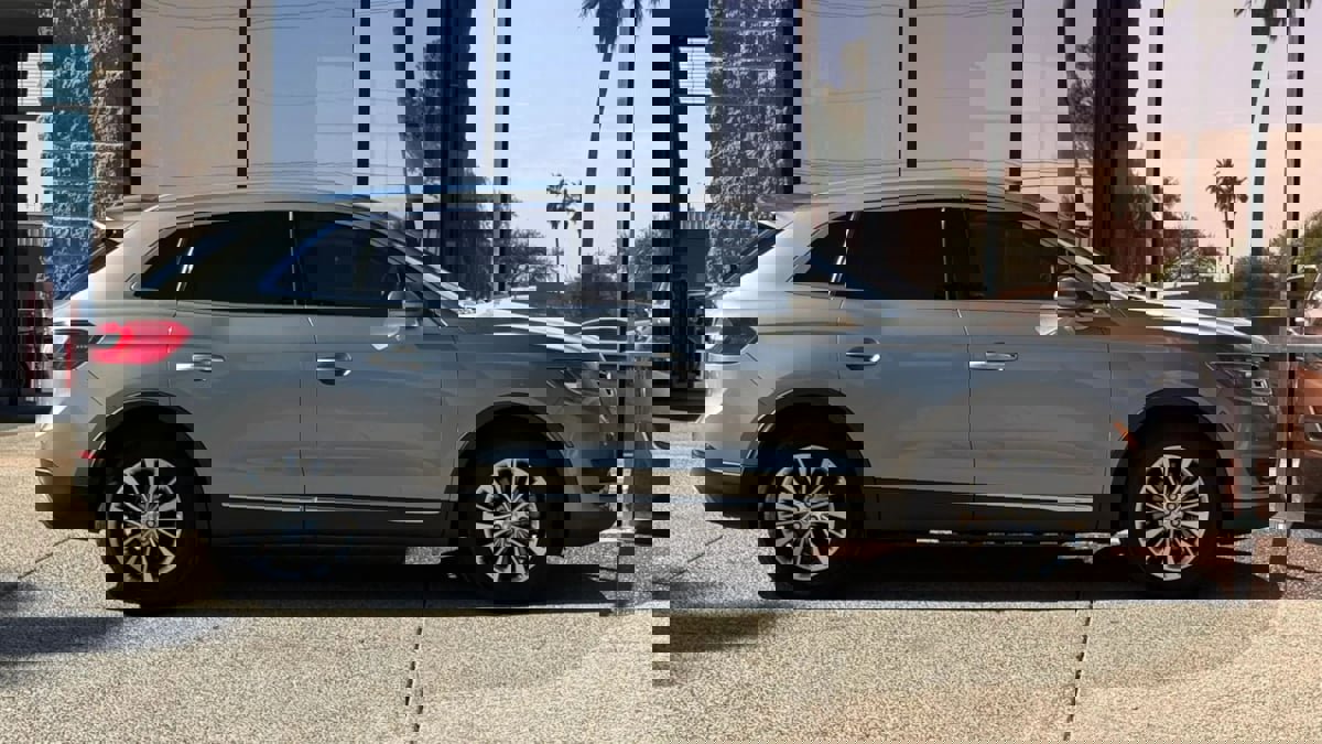 Used 2016 Lincoln MKX Select w/ Select Plus Package FWD image 13