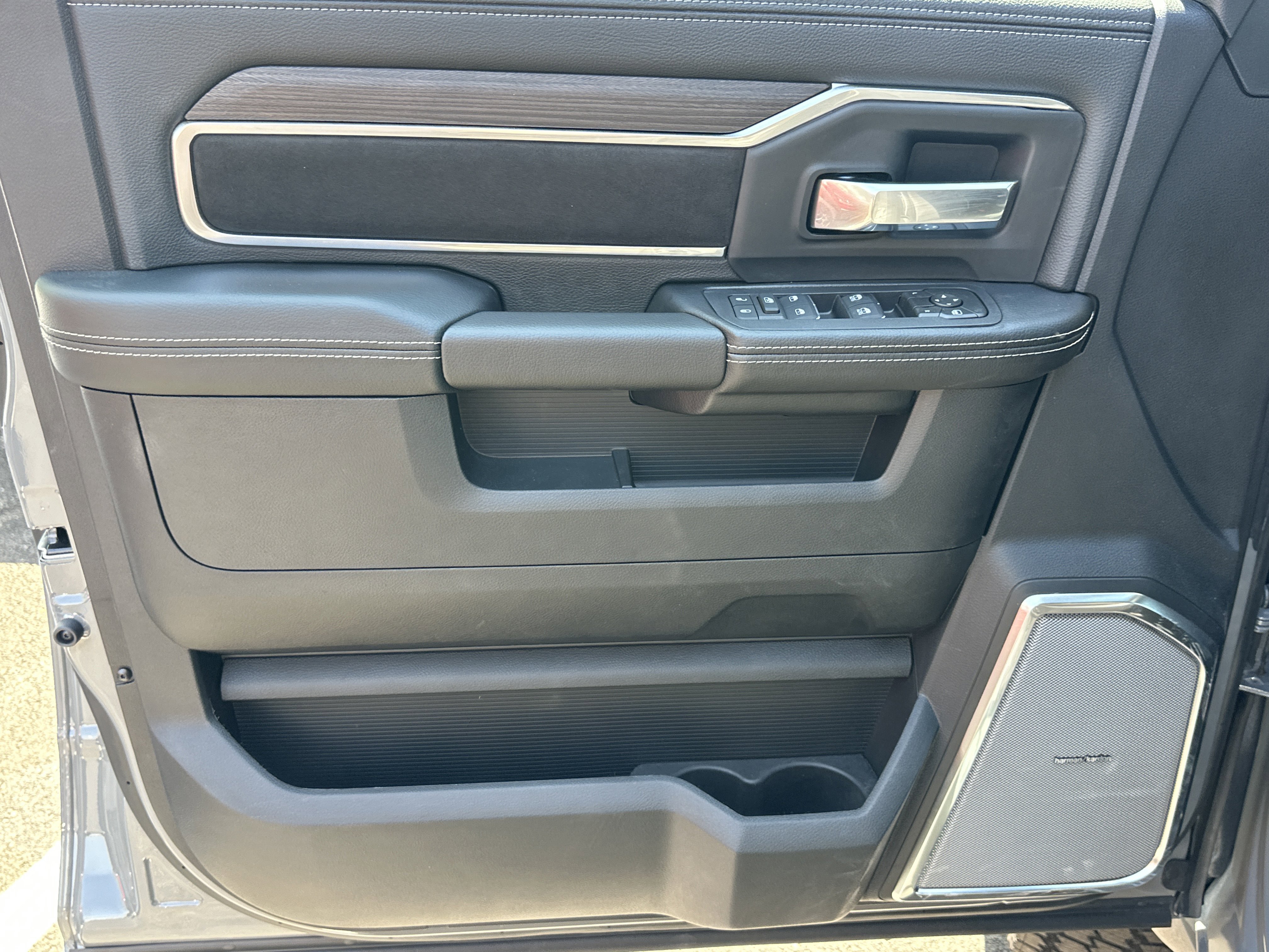 New 2026 RAM 5500 4x4 Crew Cab w/ Laramie Trim Package image 28