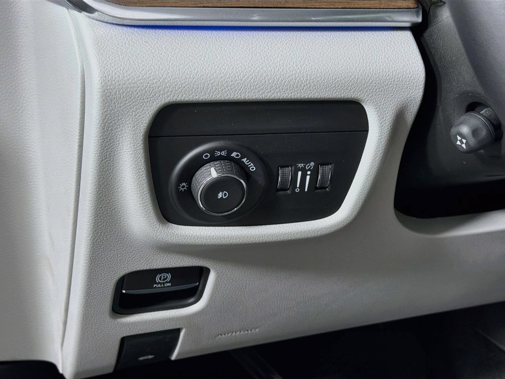 Used 2022 Jeep Grand Cherokee Summit w/ Adv Protech Group IV AWD/4WD image 10