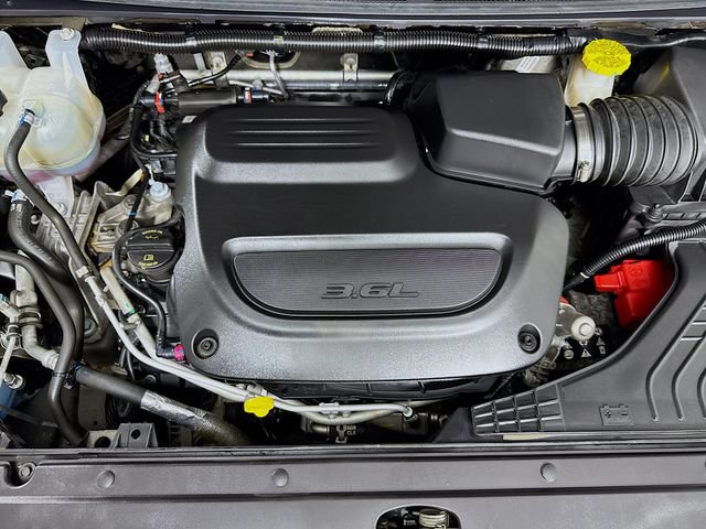 Used 2024 Chrysler Pacifica Touring-L FWD image 30