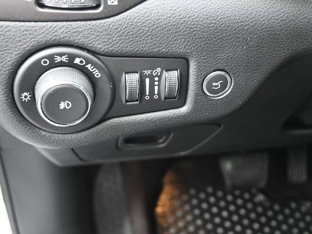 Used 2019 Jeep Cherokee Trailhawk image 20