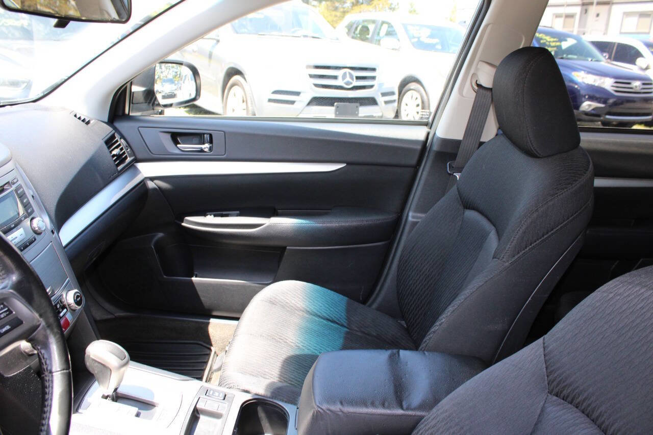 Used 2012 Subaru Outback 2.5i Premium w/ All-Weather Pkg AWD/4WD image 14