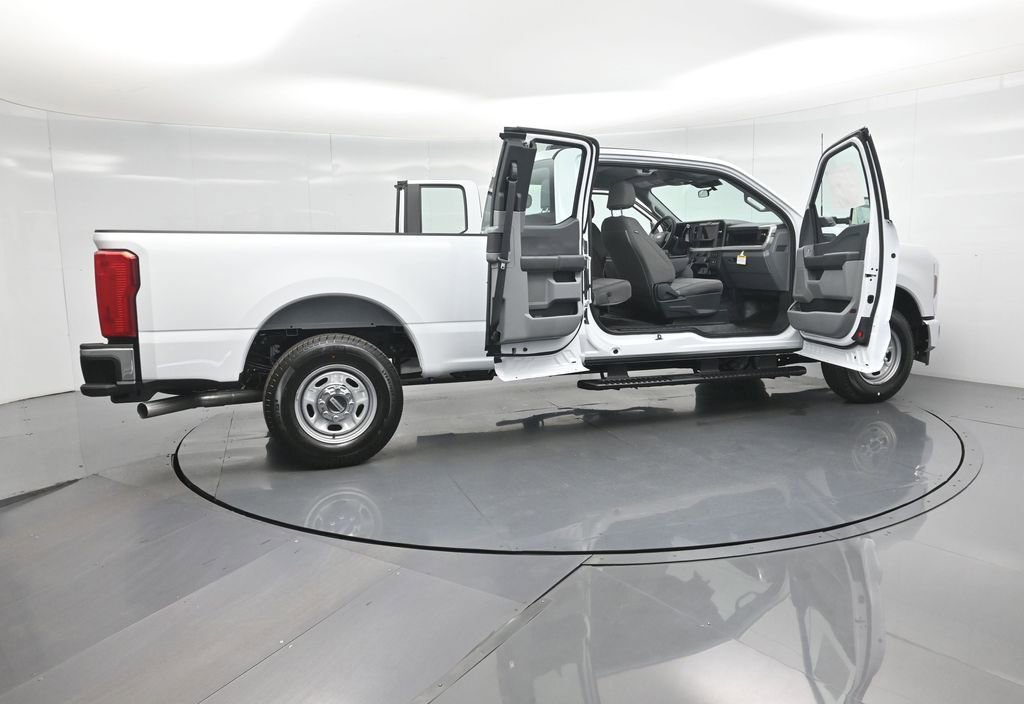 New 2026 Ford F350 XL w/ XL Chrome Package image 4