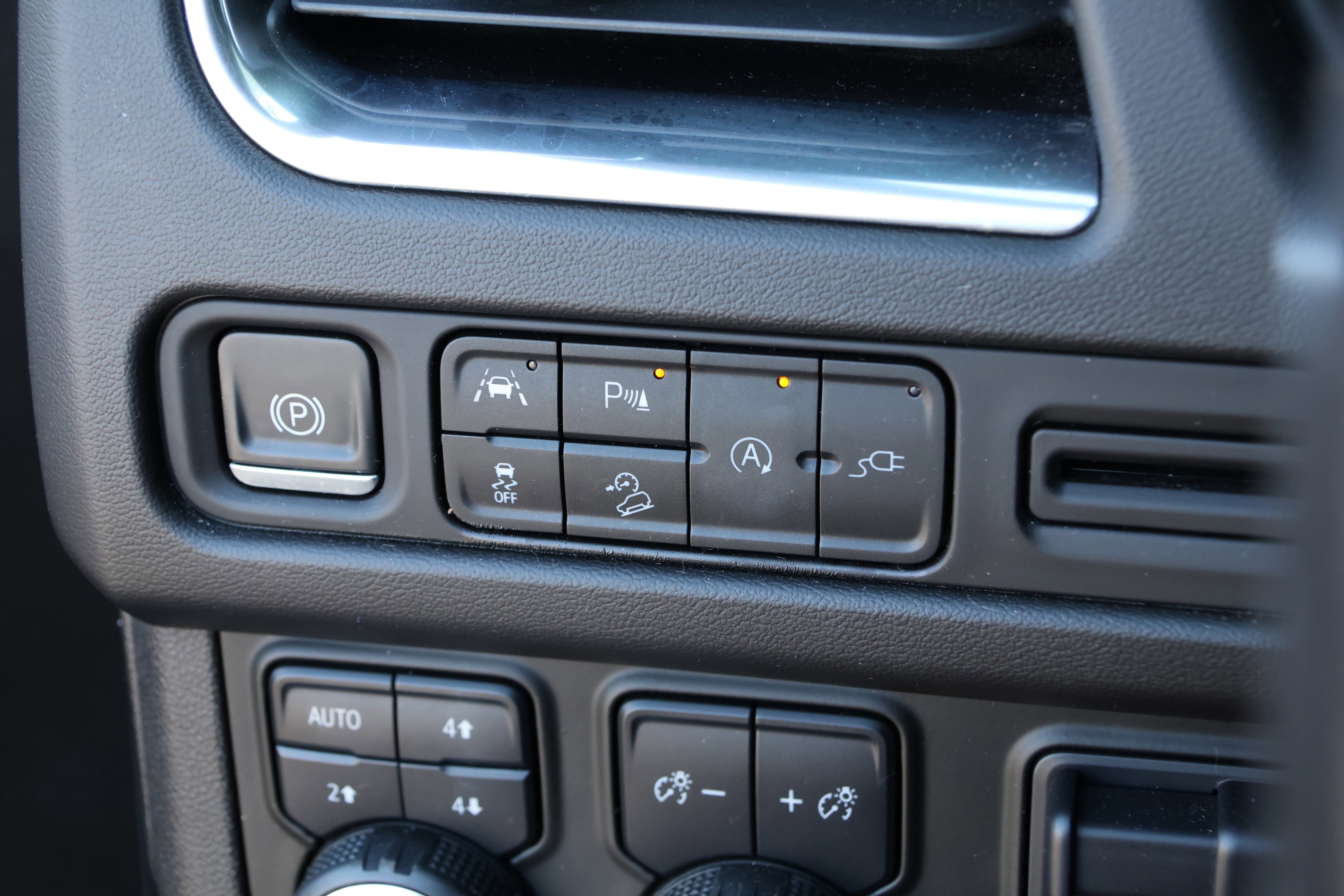 Used 2021 Chevrolet Suburban Z71 w/ Z71 Off-Road Package image 15