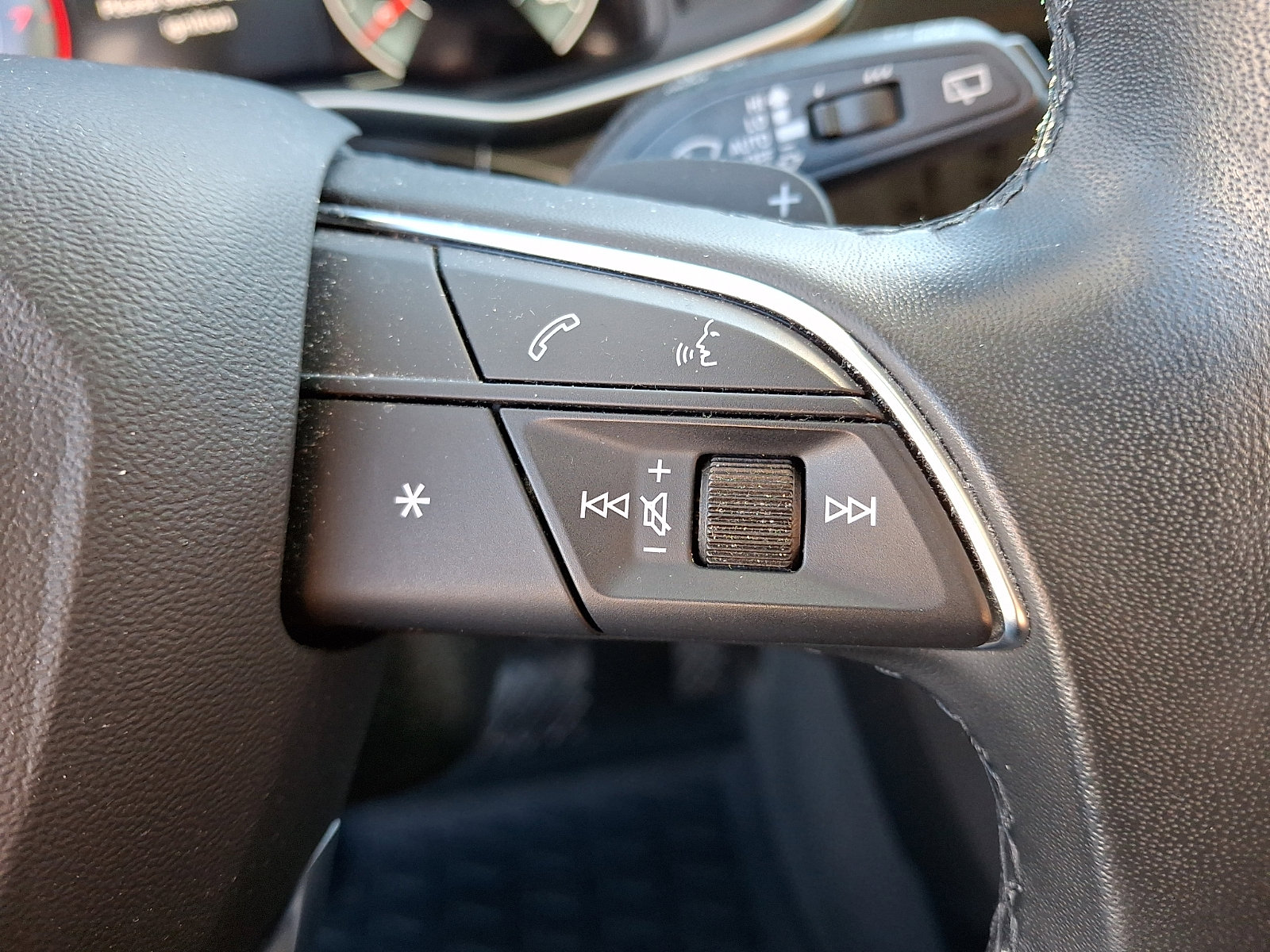 Used 2023 Audi Q8 Prestige image 24