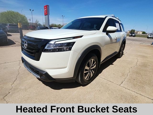 Used 2024 Nissan Pathfinder SL w/ Black Appearance Package image 11
