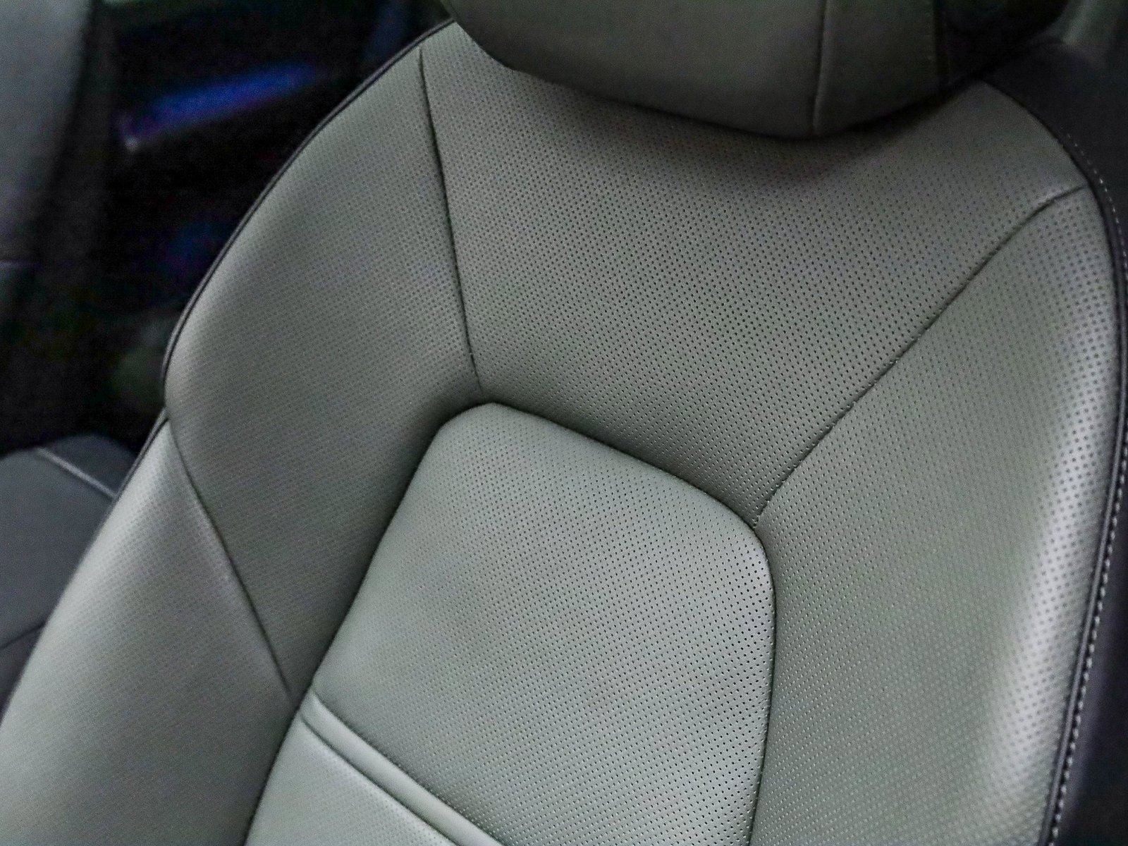 Used 2025 Porsche Cayenne S image 26