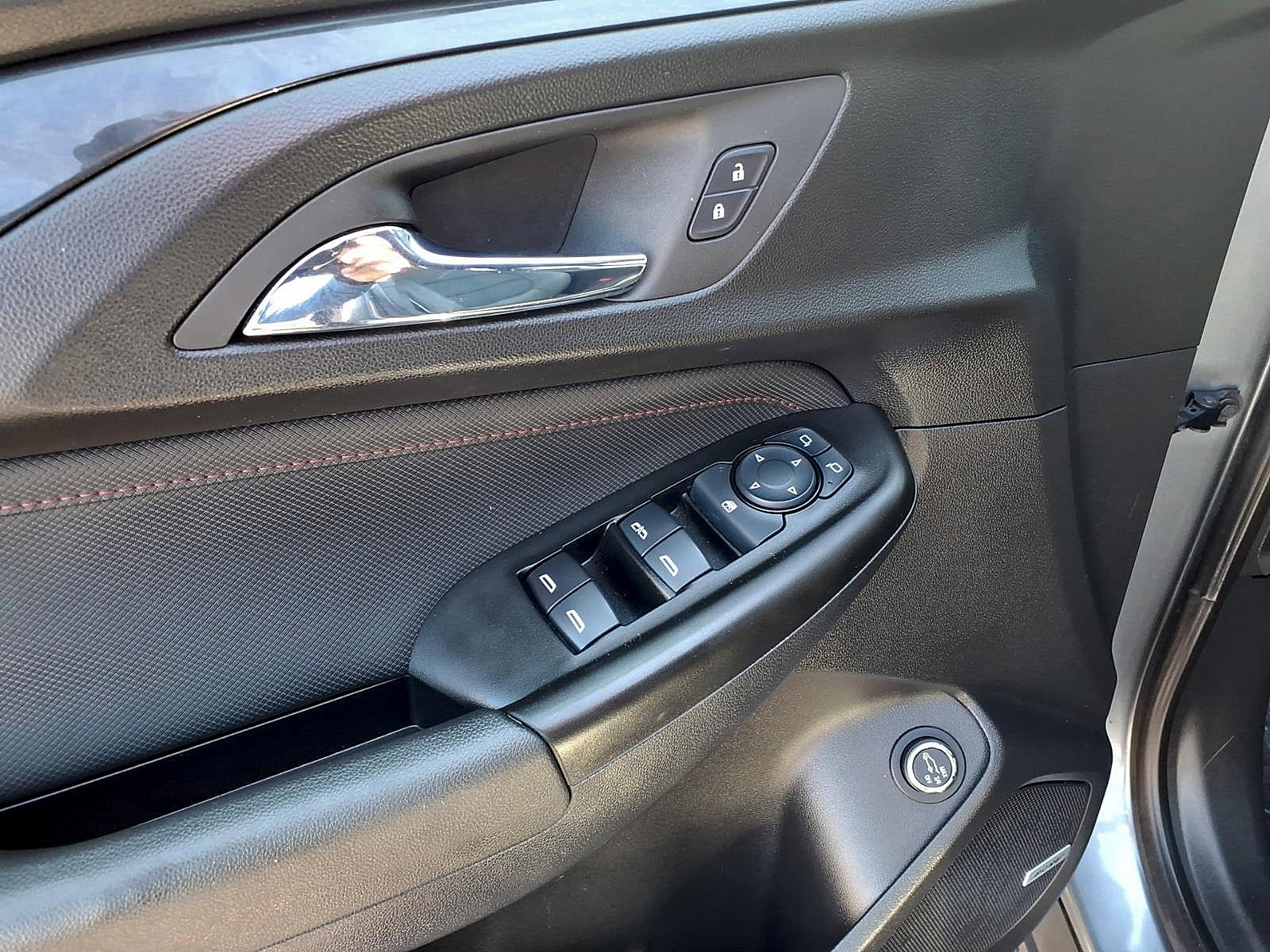 Certified 2022 Chevrolet TrailBlazer RS w/ Sun and Liftgate Package image 11