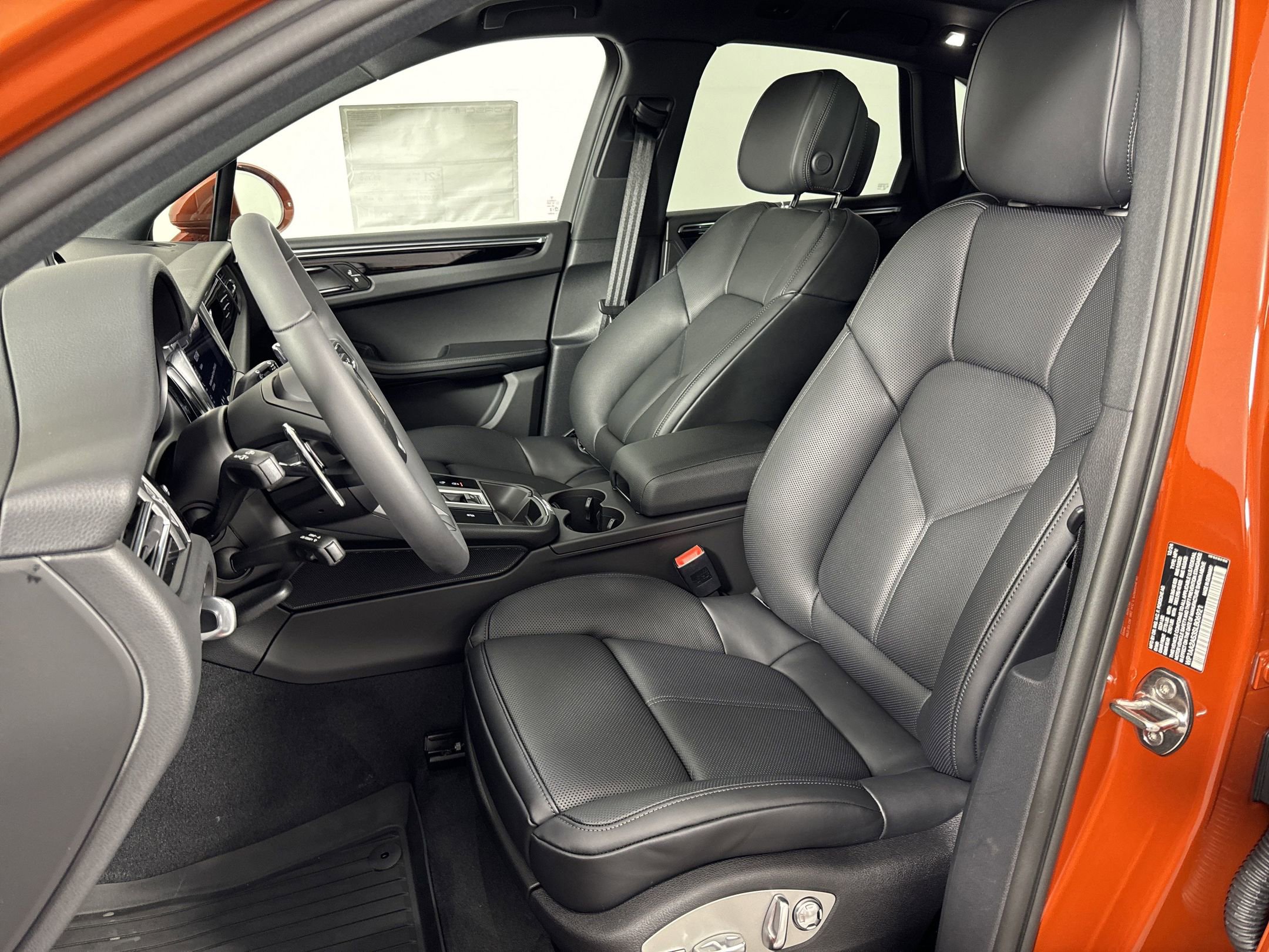 Used 2025 Porsche Macan image 5