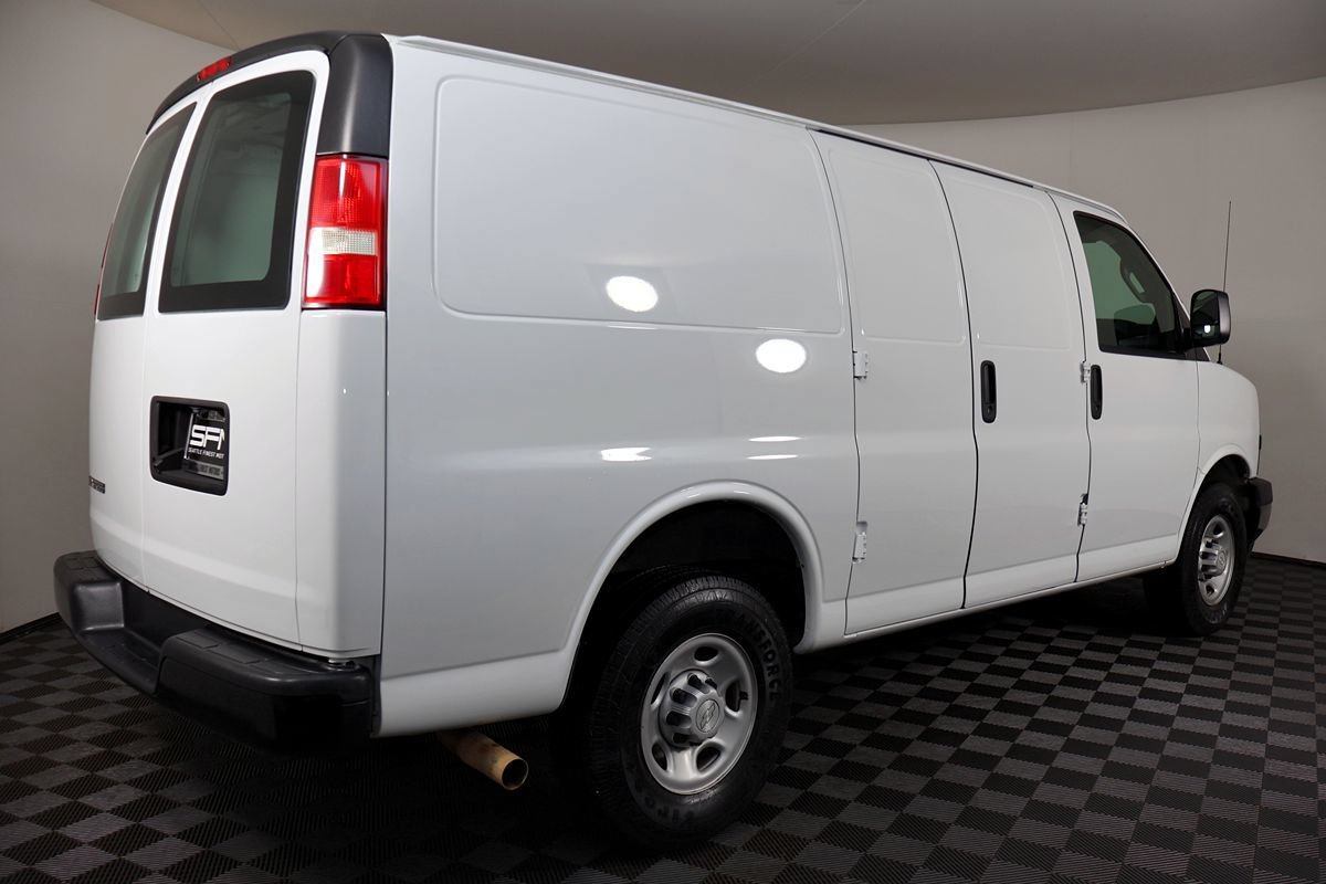Used 2018 Chevrolet Express 2500 w/ Driver Convenience Package RWD image 8
