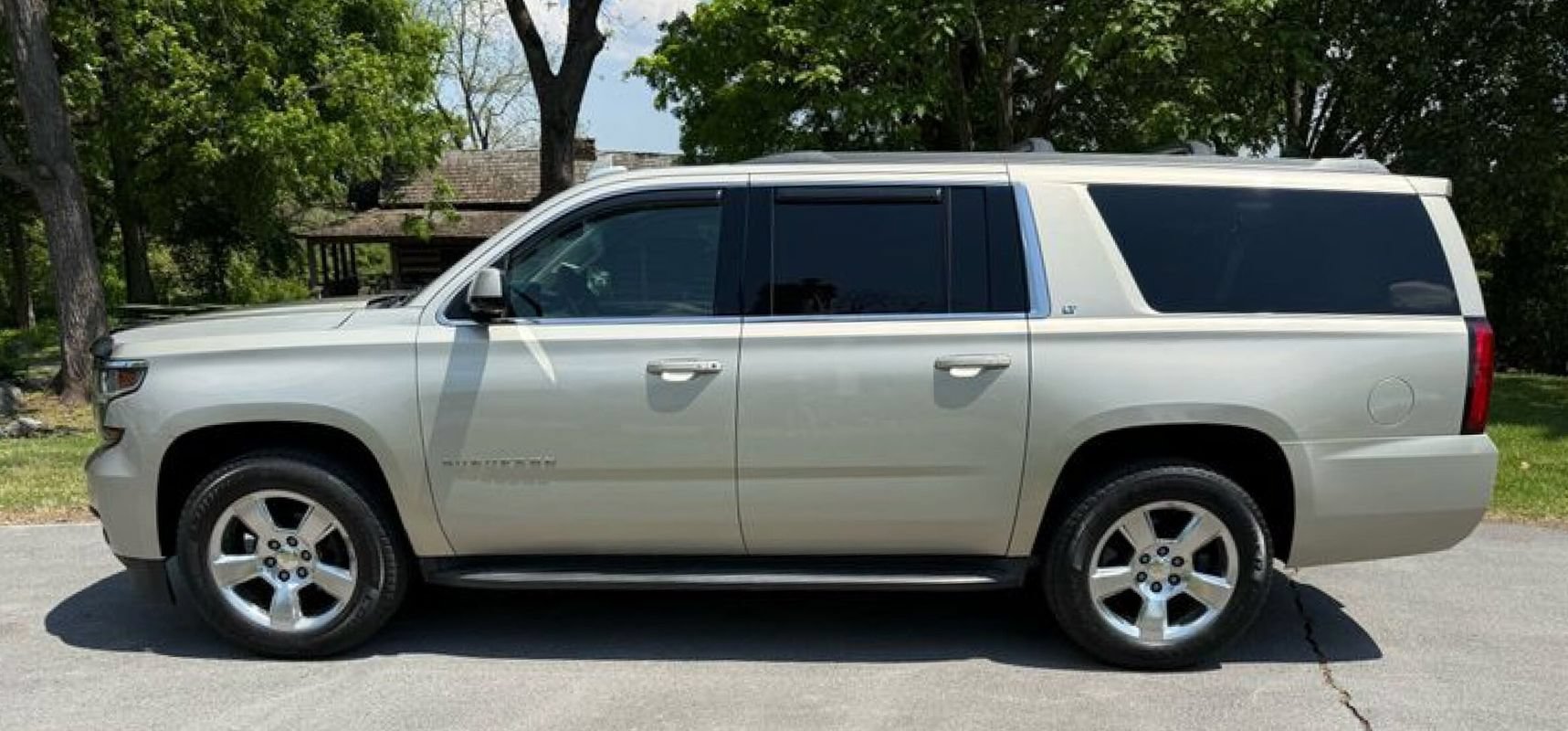 Used 2016 Chevrolet Suburban LT AWD/4WD image 10