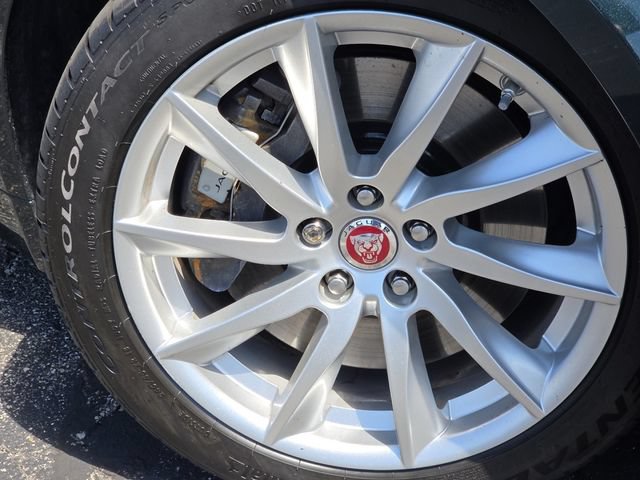 Used 2016 Jaguar F-TYPE Coupe RWD image 10