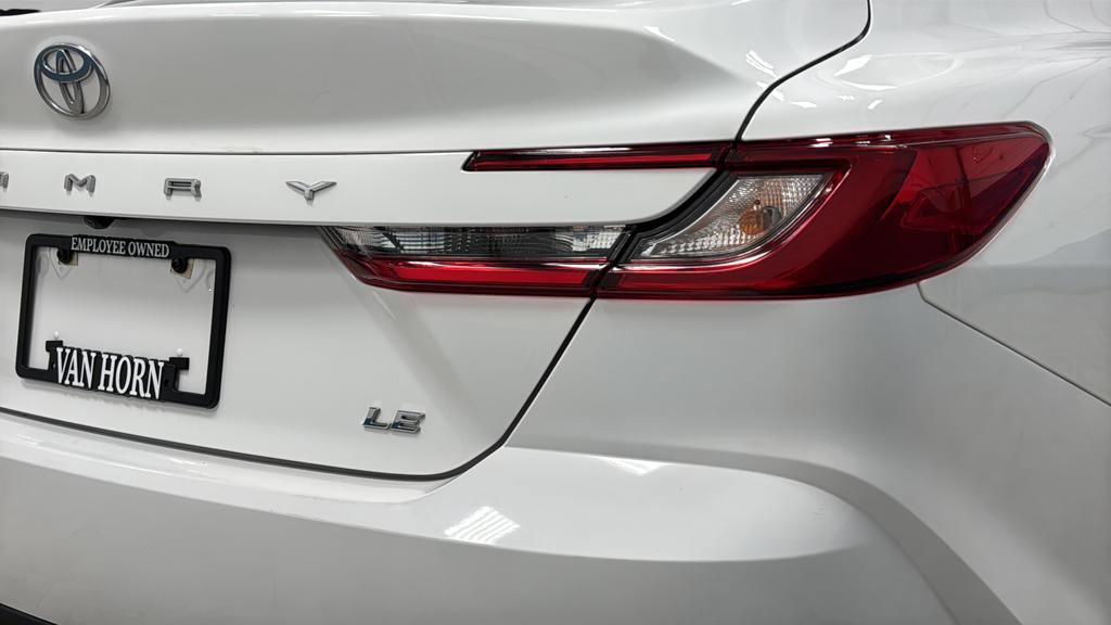 Used 2025 Toyota Camry LE image 31