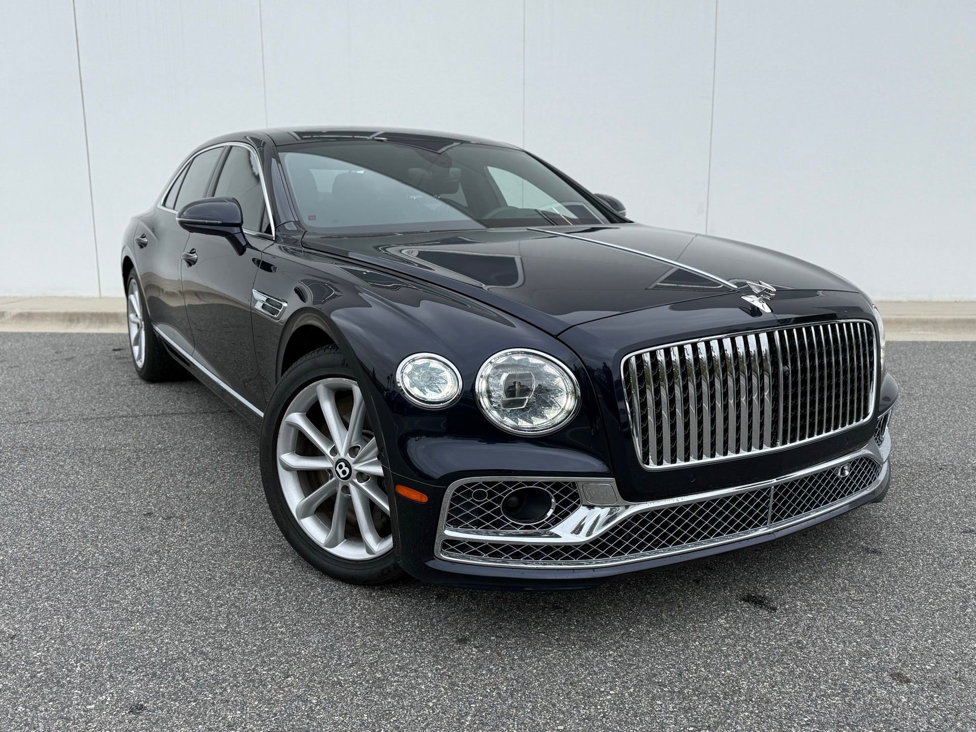 Used 2021 Bentley Flying Spur V8 image 1
