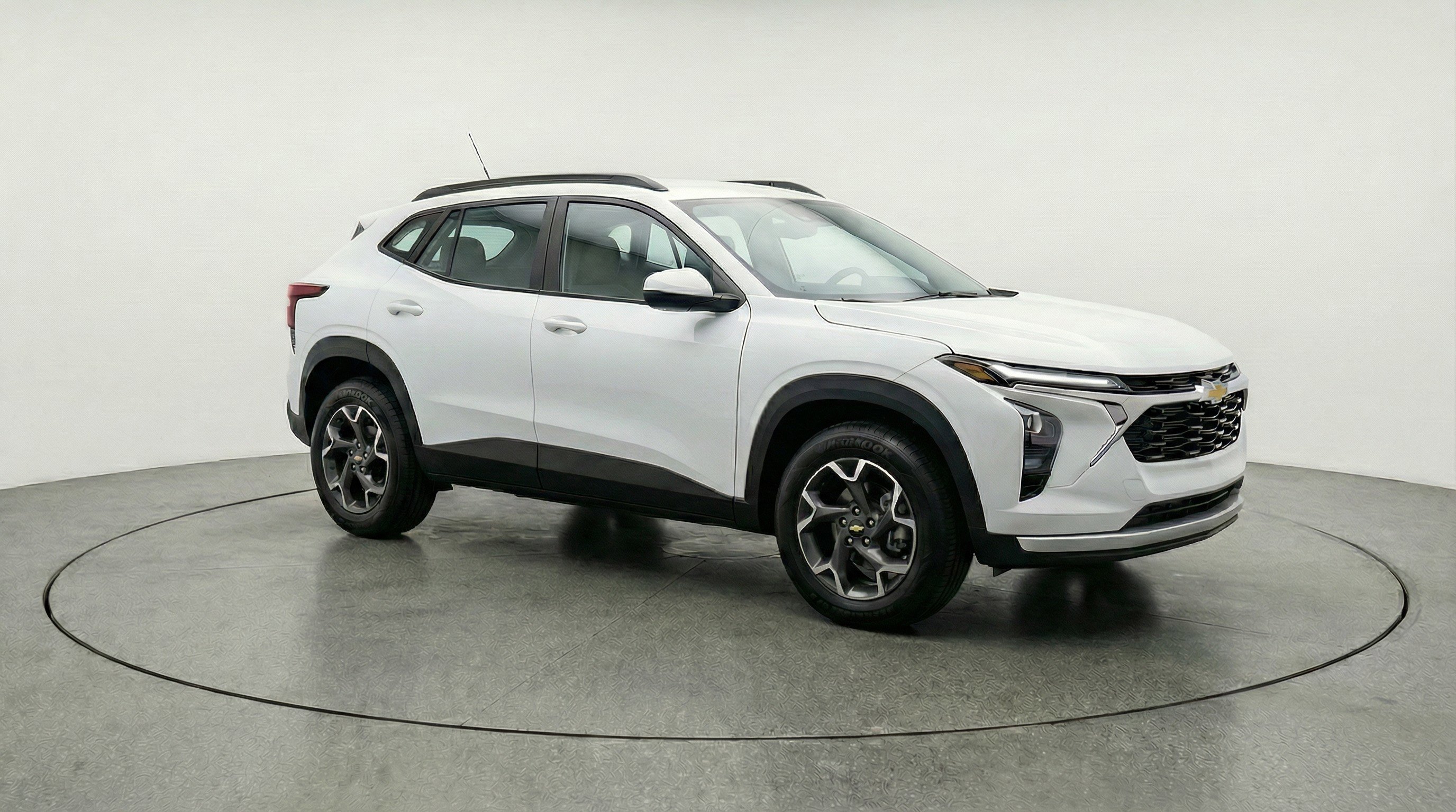 Used 2025 Chevrolet Trax LT image 3