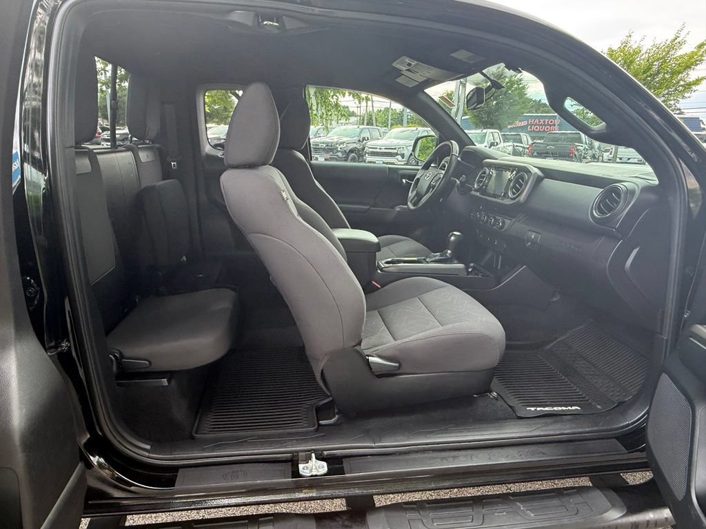 Used 2017 Toyota Tacoma TRD Sport w/ Tow Package (A/T) AWD/4WD image 12