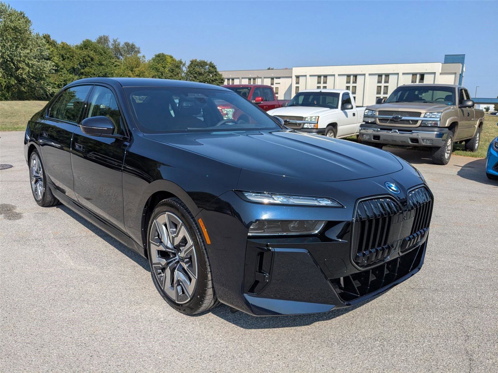 New 2026 BMW i7 xDrive60 w/ Executive Package image 3