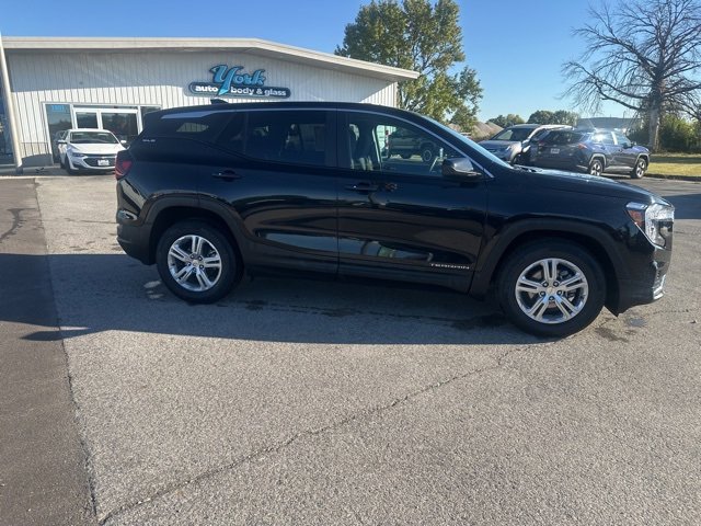 Used 2024 GMC Terrain SLE image 13