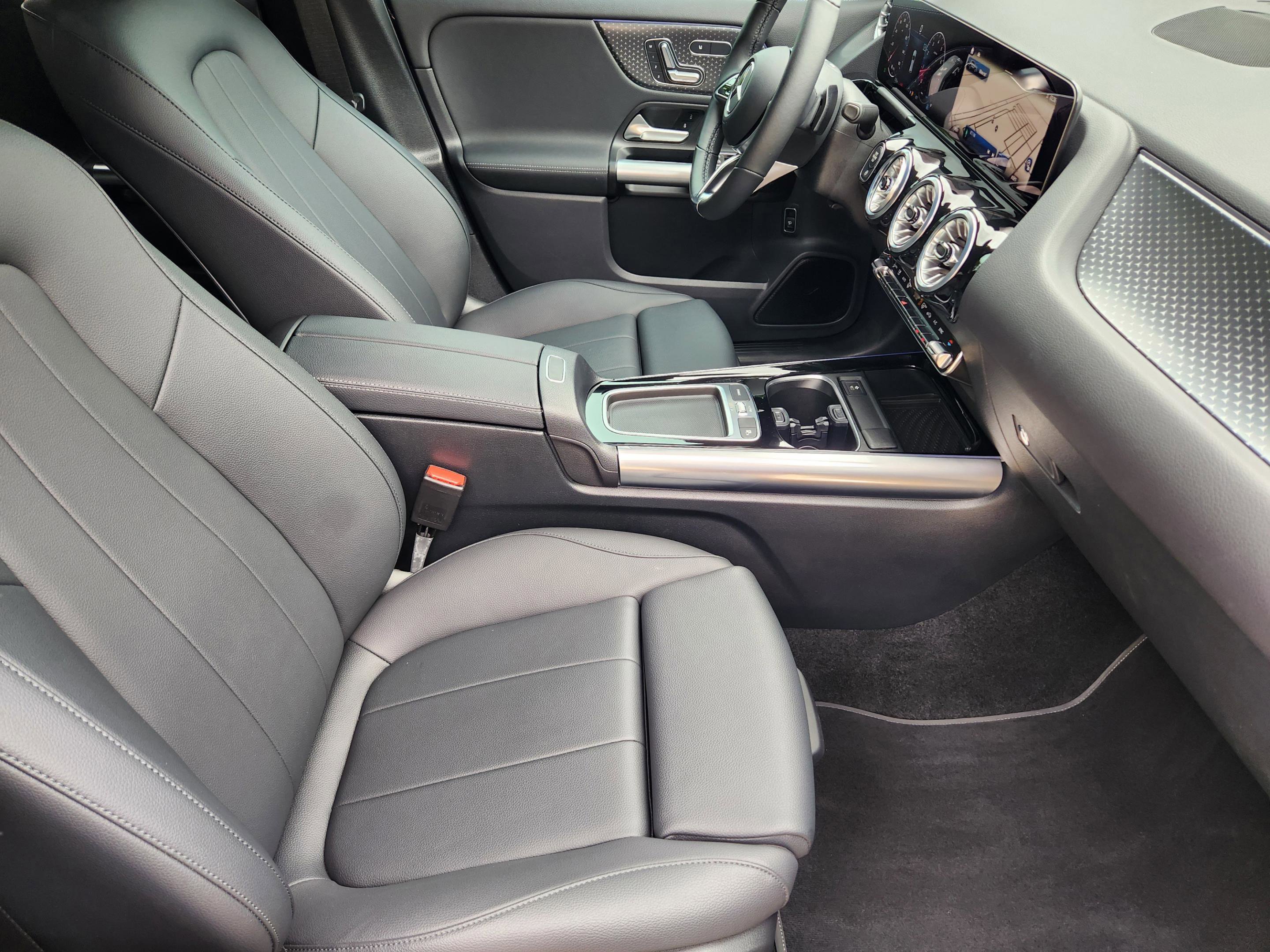 Certified 2025 Mercedes-Benz GLA 250 4MATIC image 54