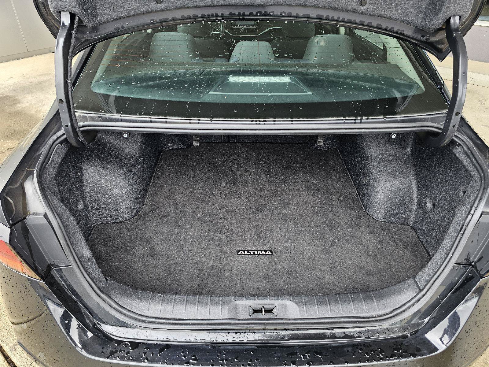 Used 2024 Nissan Altima 2.5 SV FWD image 15