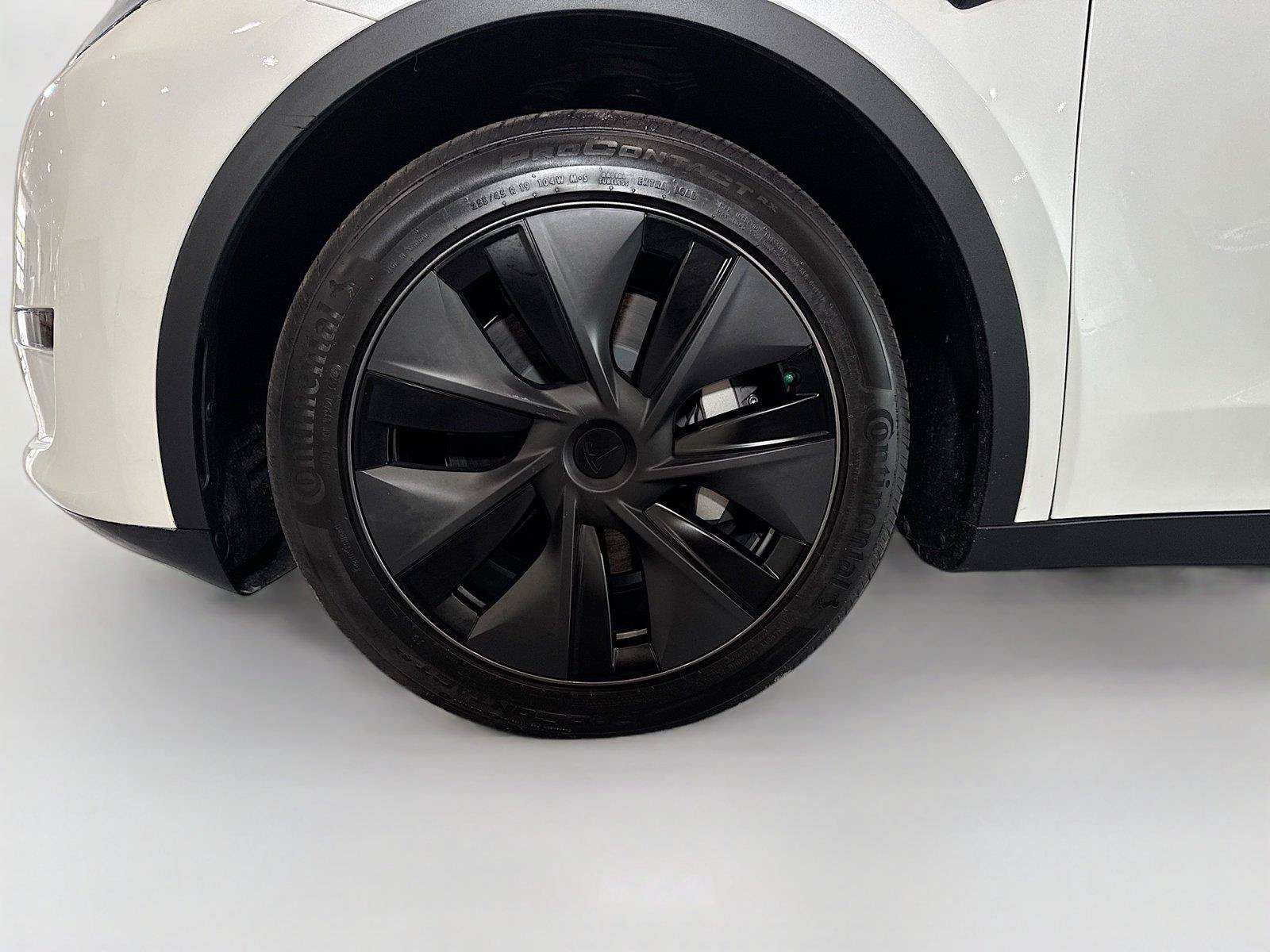 Used 2025 Tesla Model Y Long Range AWD/4WD image 31