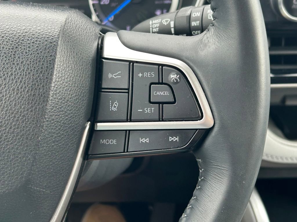 Used 2023 Toyota Highlander XLE image 36