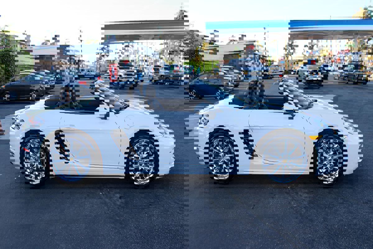 Used 2018 Porsche 718 Boxster RWD image 7