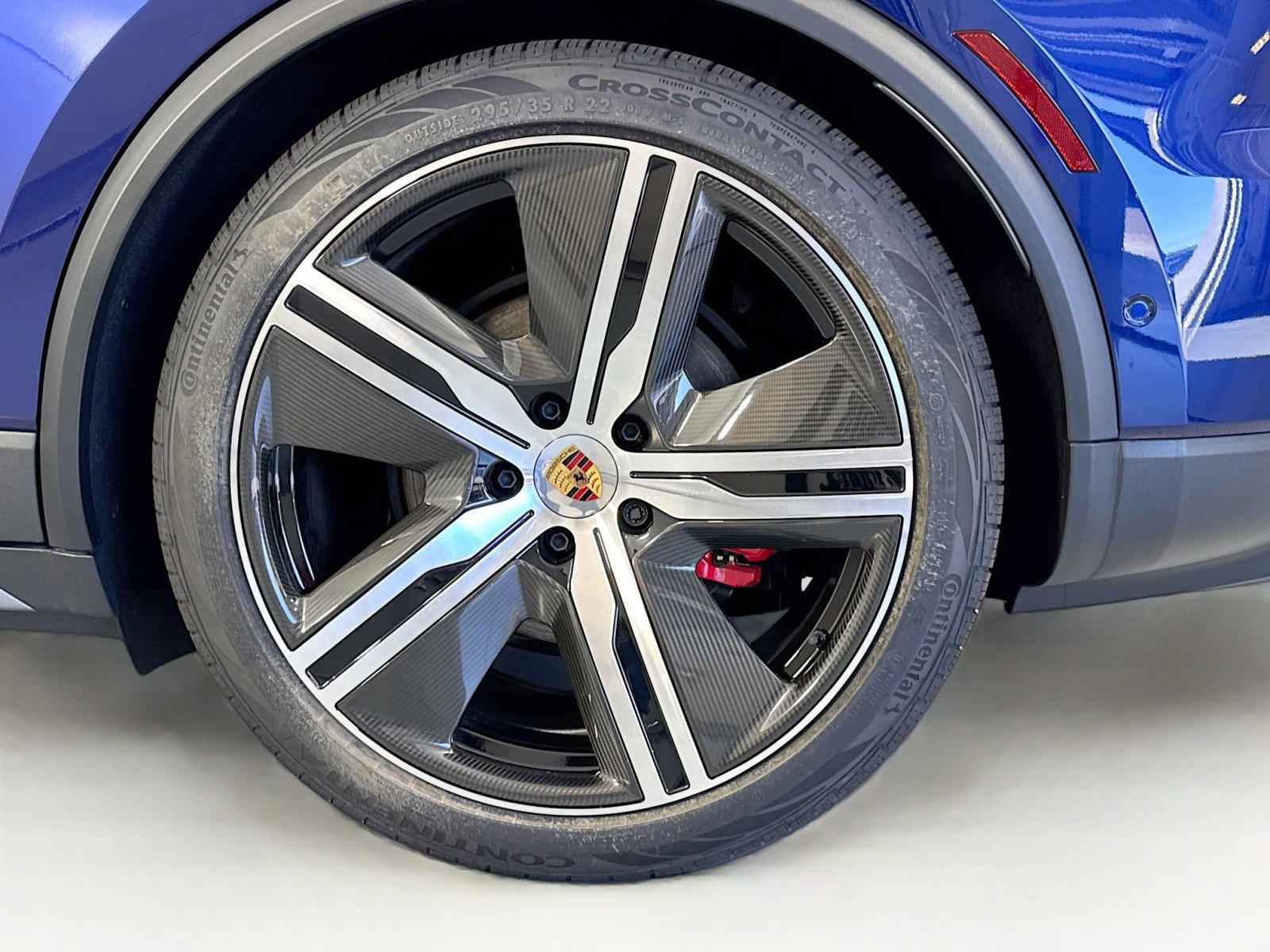 Certified 2025 Porsche Macan 4S Electric AWD/4WD image 25