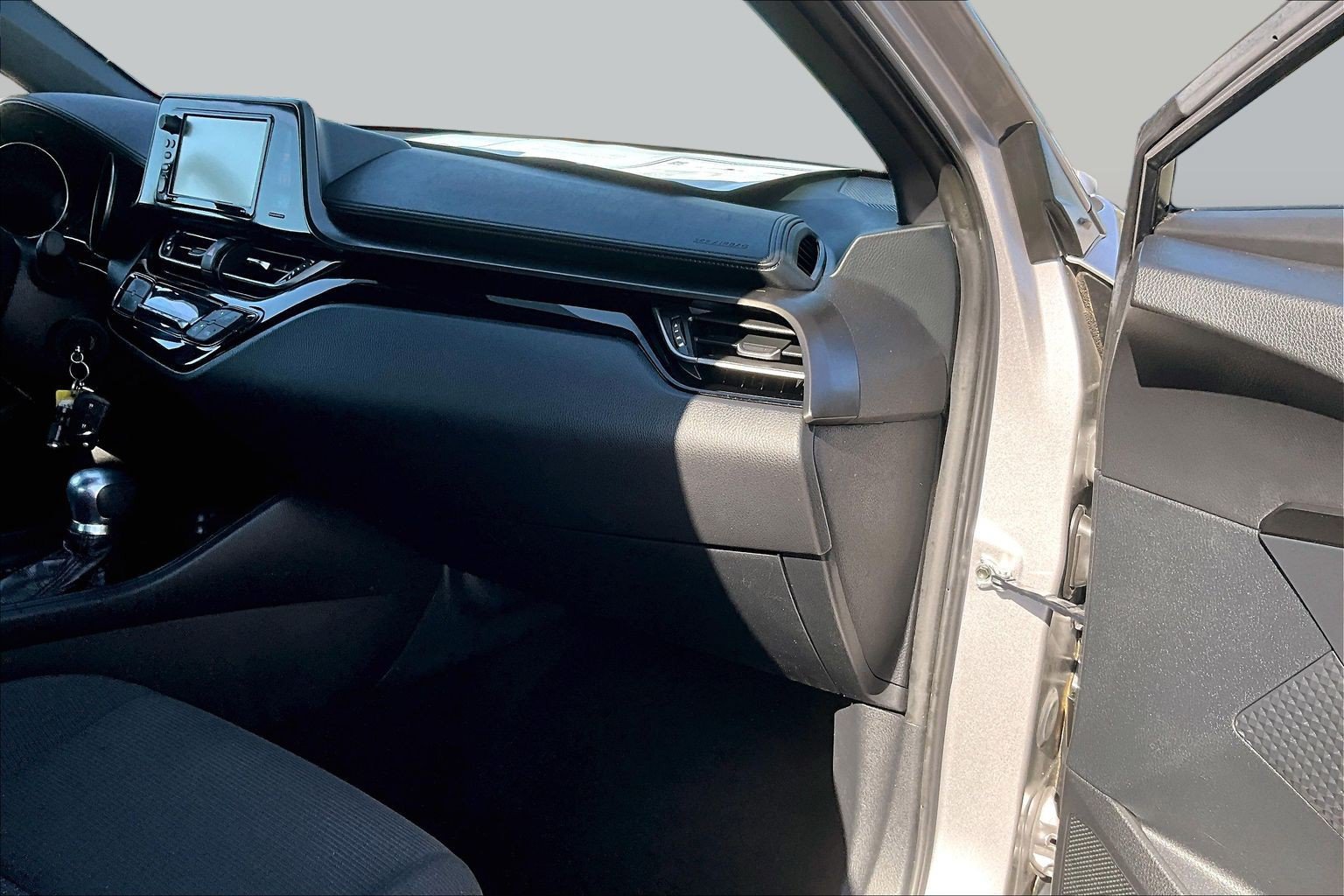 Used 2018 Toyota C-HR XLE FWD image 15
