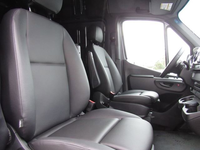 Used 2022 Mercedes-Benz Sprinter 144 Cargo image 16