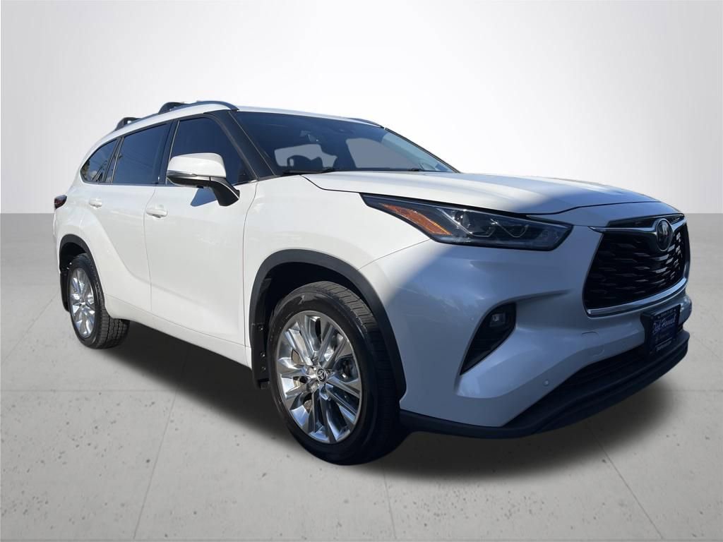 Used 2022 Toyota Highlander Limited image 4